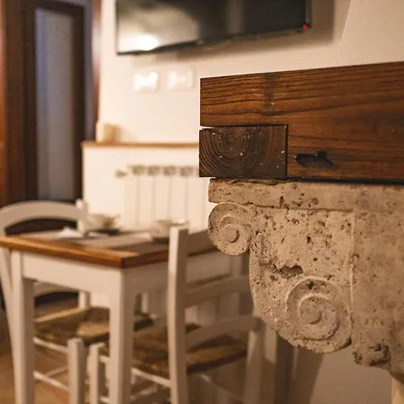 Apartment Aurora Medieval House Sermoneta