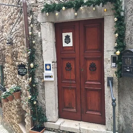 Aurora Medieval House Sermoneta