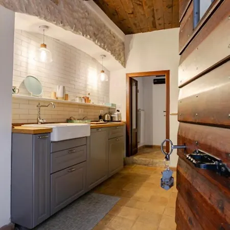 Aurora Medieval House Apartment